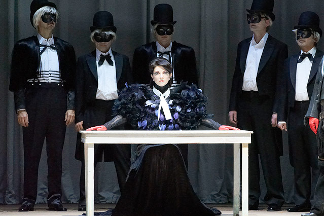 © Wiener Staatsoper/Michael Poehn Szene aus "Aufstieg und Fall der Stadt Mahagonny"