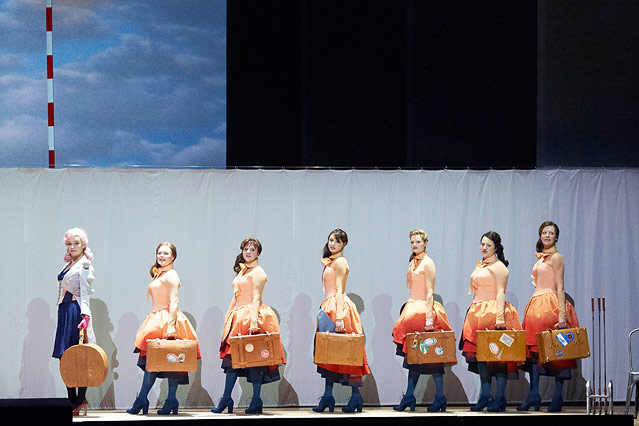 © Wiener Staatsoper/Michael Poehn Szene aus "Aufstieg und Fall der Stadt Mahagonny"
