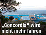 Das Schiff Costa Concordia vom Land aus betrachtet