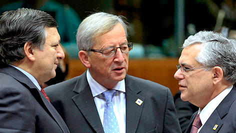 © Reuters/Yves Herman EU-Kommissionspräsident Barroso, Euro-Gruppen-Chef Juncker und der griechische Premierminister Papademos