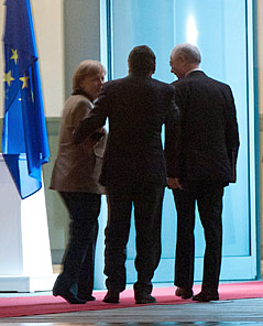 © dapd/Paul Zinken Angela Merkel, Herman van Rompuy und Manuel Barroso beim EU-Gipfel