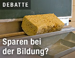Schultafel und Schwamm