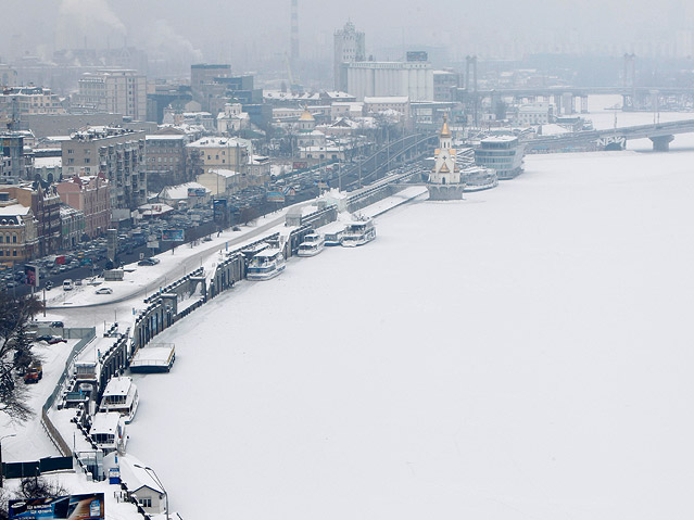 © Reuters/Gleb Garanich Kiev an der zugefrorenen Dnepr