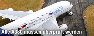 Ein Airbus A380 auf einer Start- und Landepiste