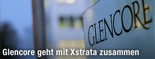 Schild vor der Glencore-Zentrale in der Schweiz