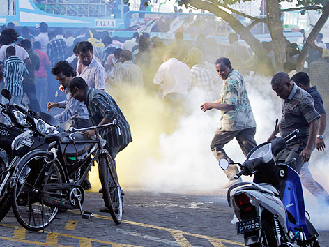 © AP/Eranga Jayawardena Unruhen in der Hauptstadt der Malediven, Male