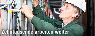 Arbeitender älterer Mann