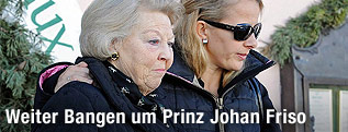 Die niederländische Königin Beatrix und Prinzessin Mabel, die Frau des verunglückten Prinz Johan Friso