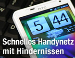 LTE-Mobiltelefon auf Laptop