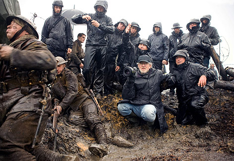 © AP/Disney/Andrew Cooper Regisseur Steven Spielberg am Set von "Gefährten"