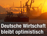 Sonnenaufgang im Hamburger Hafen