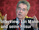 Bundespr&auml;sident Fischer gestikuliert