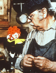 © AP/Bayerischer Rundfunk Filmszene mit Gustl Bayrhammer als Meister Eder mit dem Kobold "Pumuckl" in der gleichnamigen Fernsehserie
