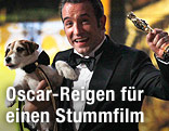 Schauspieler Jean Dujardin mit Oscar