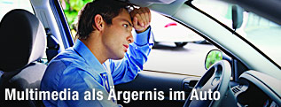 Frustrierter Mann im Auto