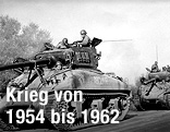 Französische Panzer patrouillieren an der Grenze zwischen Algerien und Tunesien am 4 Nov, 1954
