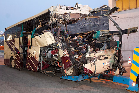 © APA/Keystone/Laurent Gillieron Havarierter Reisebus