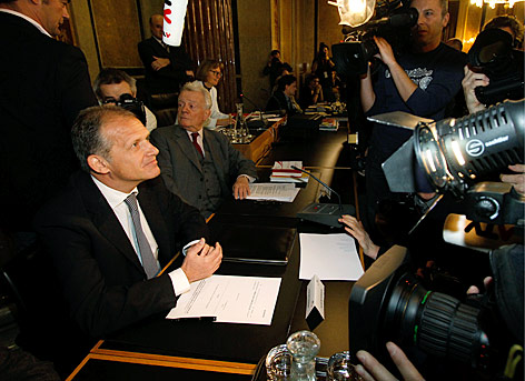 Medieninteresse im Unteruschungs-Ausschuss an Ersnt Strasser