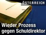 Aktenstapel im Gericht