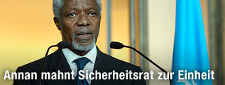 Kofi Annan hält eine Rede