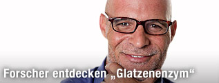 Mann mit Glatze