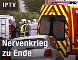 Feuerwehrleute warten auf ihren Einsatz