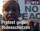 Demonstranten und Transparente