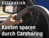 Nahaufnahme eines Lenkrades in einem Auto