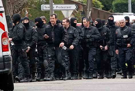 Erleichterte Sicherheitkräfte nach dem Einsatz