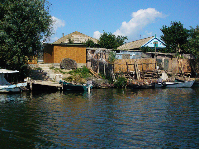 © ORF.at/Simone Leonhartsberger Am Ufer angrenzendes Dorf in Sulina