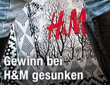 H&M-Logo auf einer Einkaufstasche