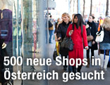 Einkaufsstra&szlig;e mit Menschen