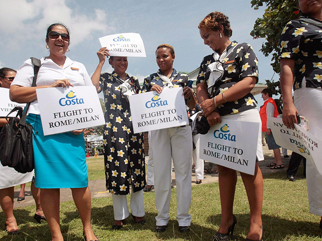 Reisebetreuer warten auf die Passagiere