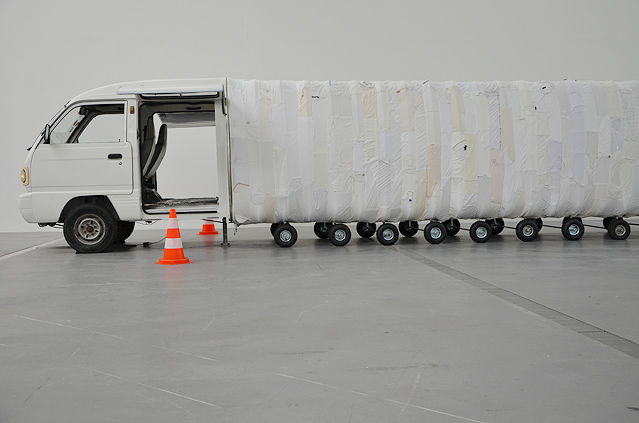 © ORF.at/Peter Prantner Kunstwerk der Car Culture Ausstellung in Linz