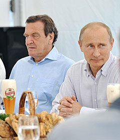 © APA/EPA/Alexey Nikolsky Gerhard Schröder und Wladimir Putin