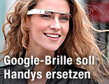 Frau mit Google-Brille