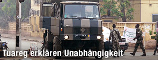 Soldaten auf den Straßen Bamakos