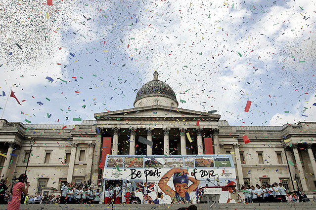 © dapd/Lefteris Pitarakis Confettiregen auf dem Londoner Trafalgar Square