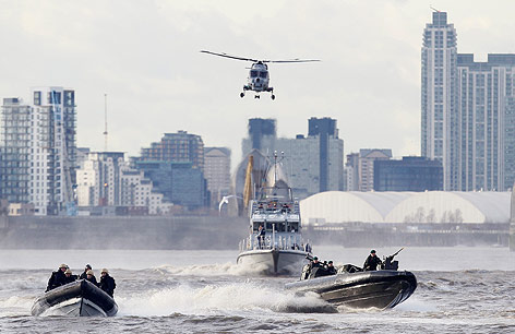 © dapd/Alastair Grant Polizei und Royal Marines bei einer Sicherheitsübung