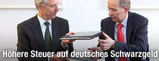 Schweizer Staatssekretär Michael Ambühl und der deutsche Botschafter Peter Gottwald