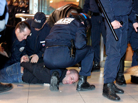 © dapd/Jacques Brinon Randale am Pariser Gare du Nord im Jahr 2007