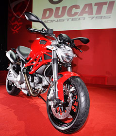 © APA/EPA/Shamshahrin Shamsudin Die neu vorgestellte Ducati Monster 795 auf einer Messe