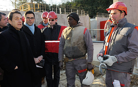 © Reuters/Philippe Wojazer Nicolas Sarkozy besucht eine Baustelle