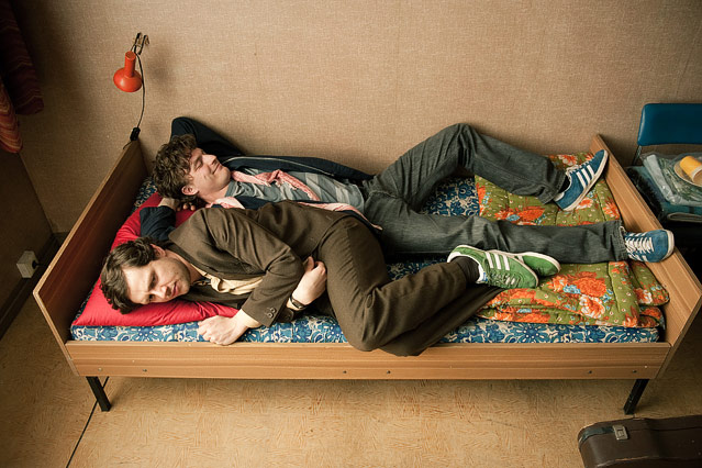 Szene aus dem Film "Russendisko": Mücke und Friedel liegen auf einem Bett
