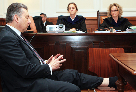 © APA/Helmut Fohringer Ex-BAWAG-Generaldirektor Helmut Elsner und Richterin Claudia Bandion-Ortner