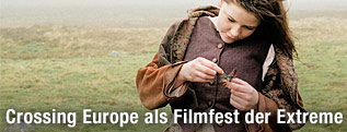 Shannon Beer in einer Filmszene von "Wuthering Heights"