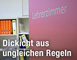 Eingang zu einem Lehrerzimmer