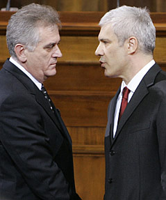 © AP/Darko Vojinovic Archivaufnahme von Tadic und Nikolic