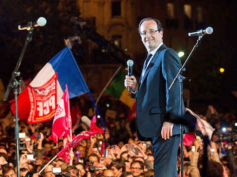 © APA/EPA/Yoan Valat Francois Hollande am Place de la Bastille