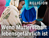 Somalische Frau h&auml;lt ihr Baby